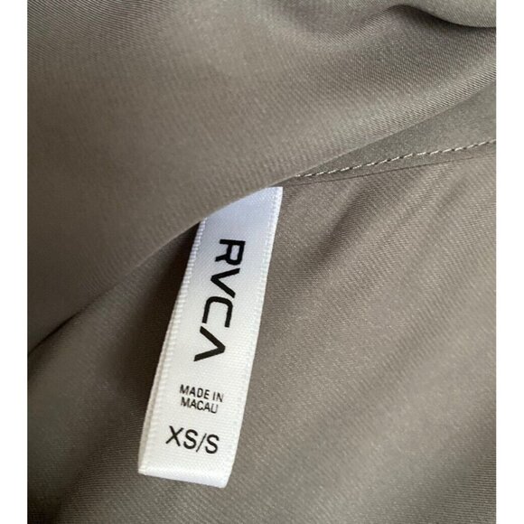 RVCA Gray Satiny Poly Blouse Keyhole Under Back Collar, Shirt Tails, Size XS/S - Picture 8 of 11